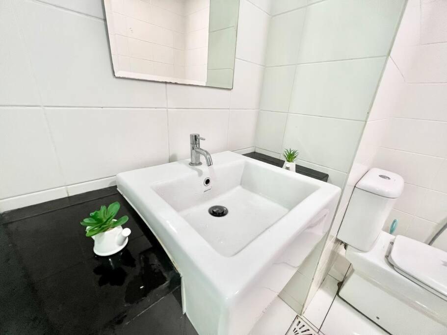 G 1-5Pax Cozy Home Trefoil Setia Alam 100Mps Wifi & Tv Sccc Exterior foto